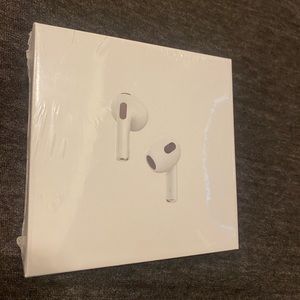 Apple Generation 3 AirPods with MagSafe Charging Case